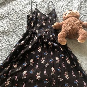 Flowered dress from H&M 🌸🌺